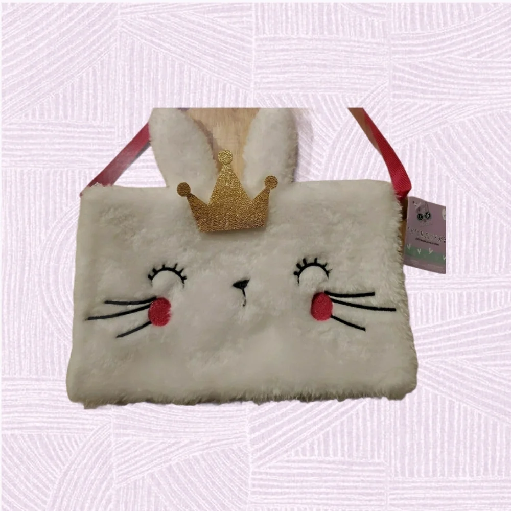 ⭐HP⭐ - NWT - White Furry Bunny Purse